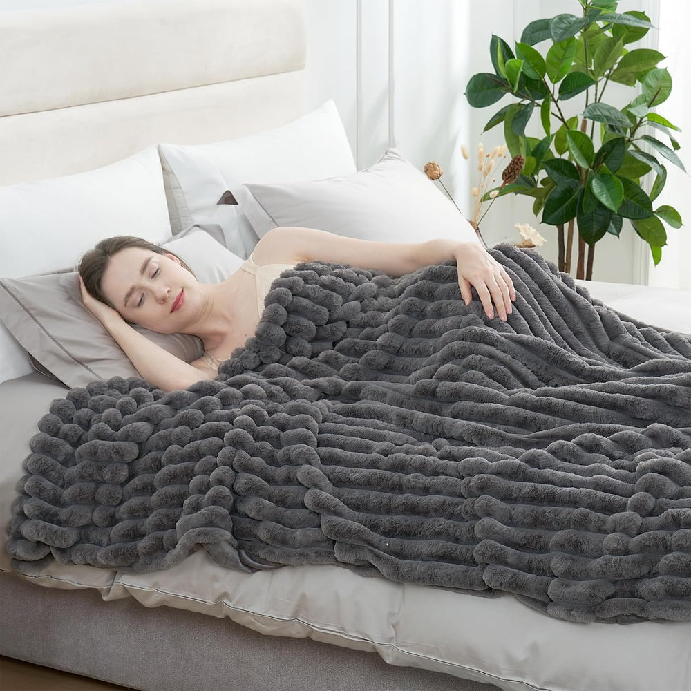 Amélie Home Soft Faux Fur Throw Blanket for Couch, Charcoal Grey, 55"x70...