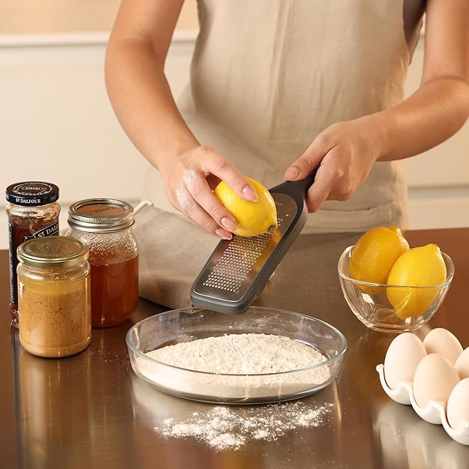 Zyliss Coarse Grater – Handheld Cheese & Vegetable Grater - Image 7