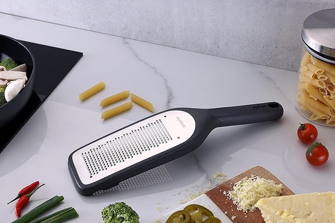 Zyliss Coarse Grater – Handheld Cheese & Vegetable Grater - Image 6