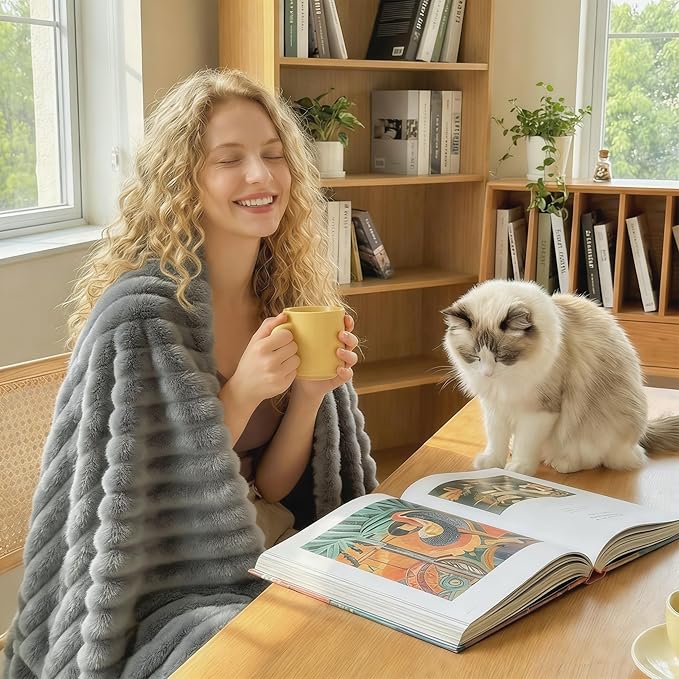 HIMEET Grey Ribbed Queen Size Blanket - Image 5