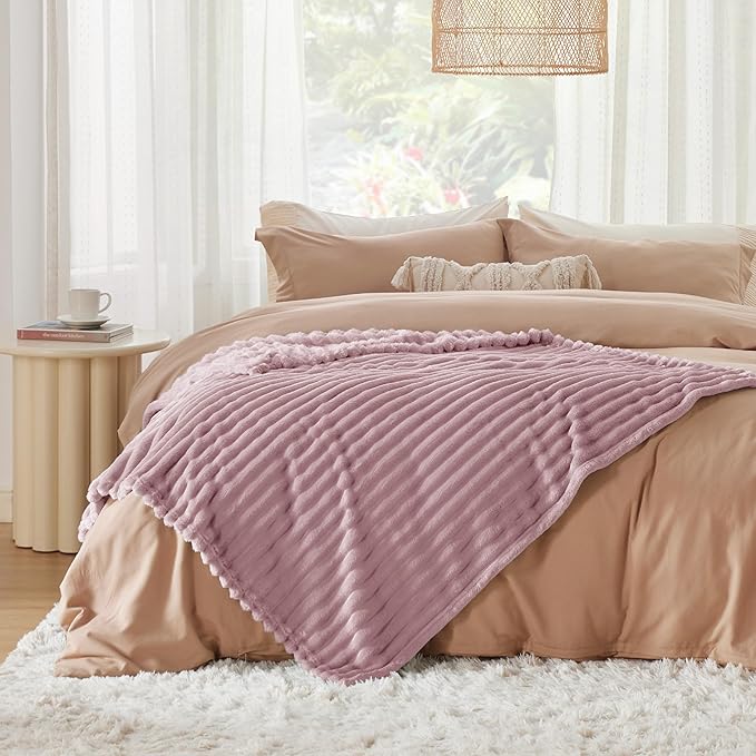 Bedsure GentleSoft Pink Fleece Blanket - Image 9