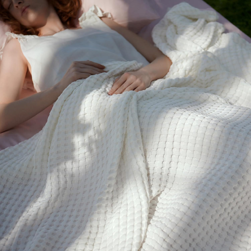 Bedsure Cooling Waffle Blanket for Hot Sleepers, Ivory, King, 104" X 90&...
