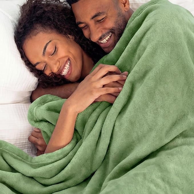 Bedsure GentleSoft Green Throw Blanket - Image 8