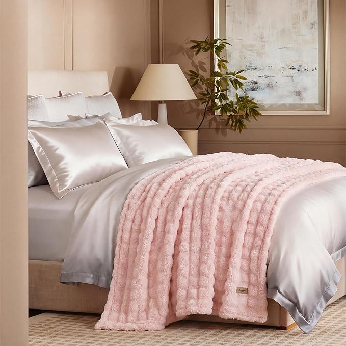 Bedsure 3D Fleece Bubble Blanket - Image 8