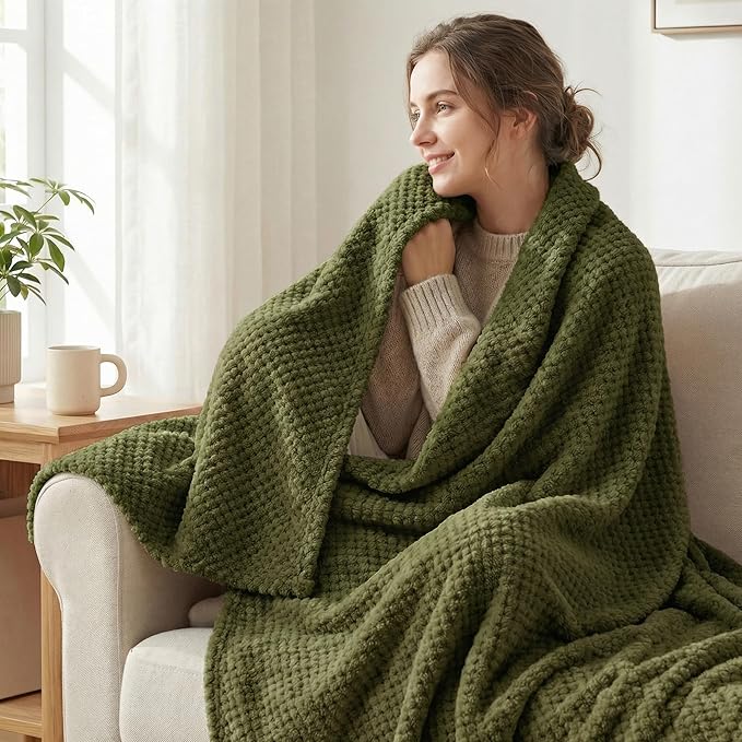 Exclusivo Mezcla Fleece Bed Blanket Twin Size, Super Soft and Warm Blankets - Image 2