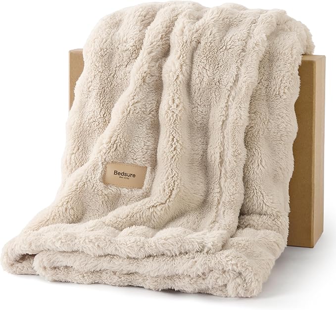 Bedsure 3D Fleece Bubble Blanket by BEDSURE