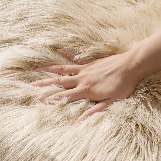 MIULEE Fluffy Rug Soft Shaggy Faux Fur Area Rug Luxury Plush Cloud Shape Carpet - Image 4