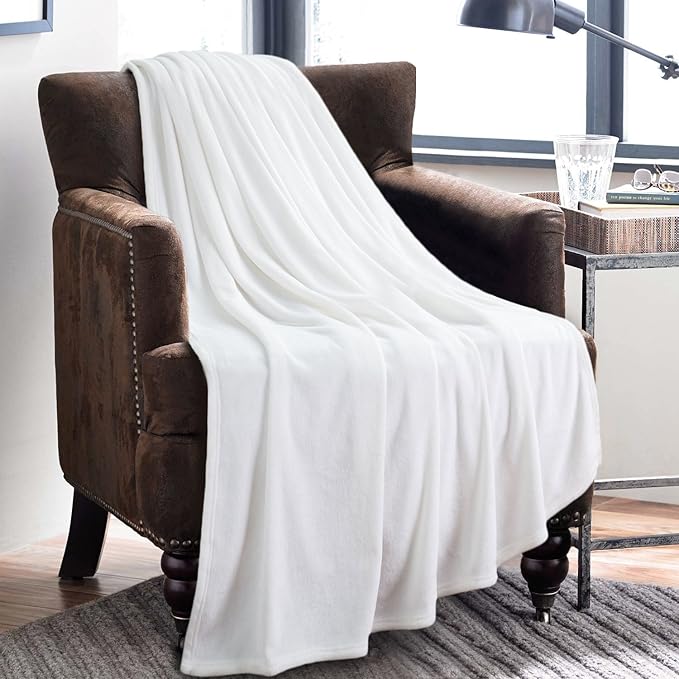 Bedsure GentleSoft Fleece Blanket Twin Size White - Image 2