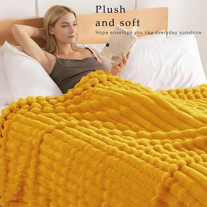 Exclusivo Mezcla Queen Size Flannel Fleece Blanket, Super Soft Striped Jacquard - Image 2