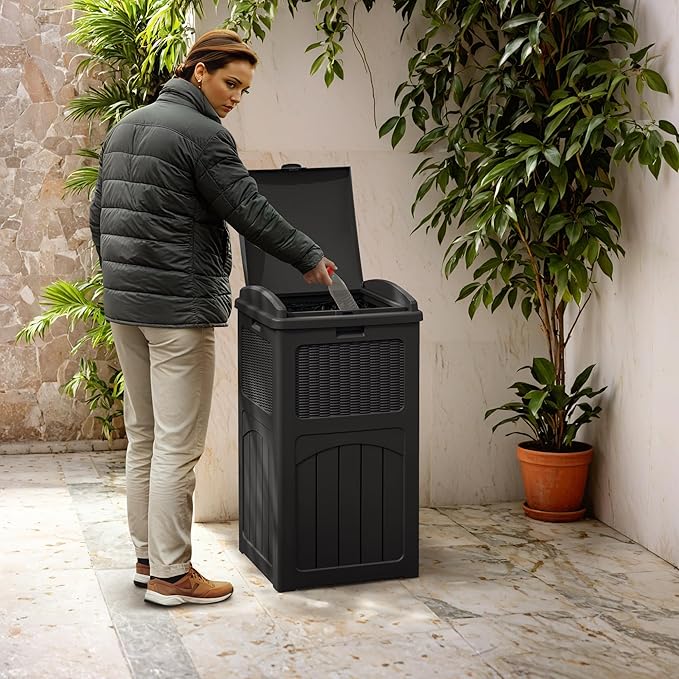Greesum 33 Gallon Outdoor Trash Can