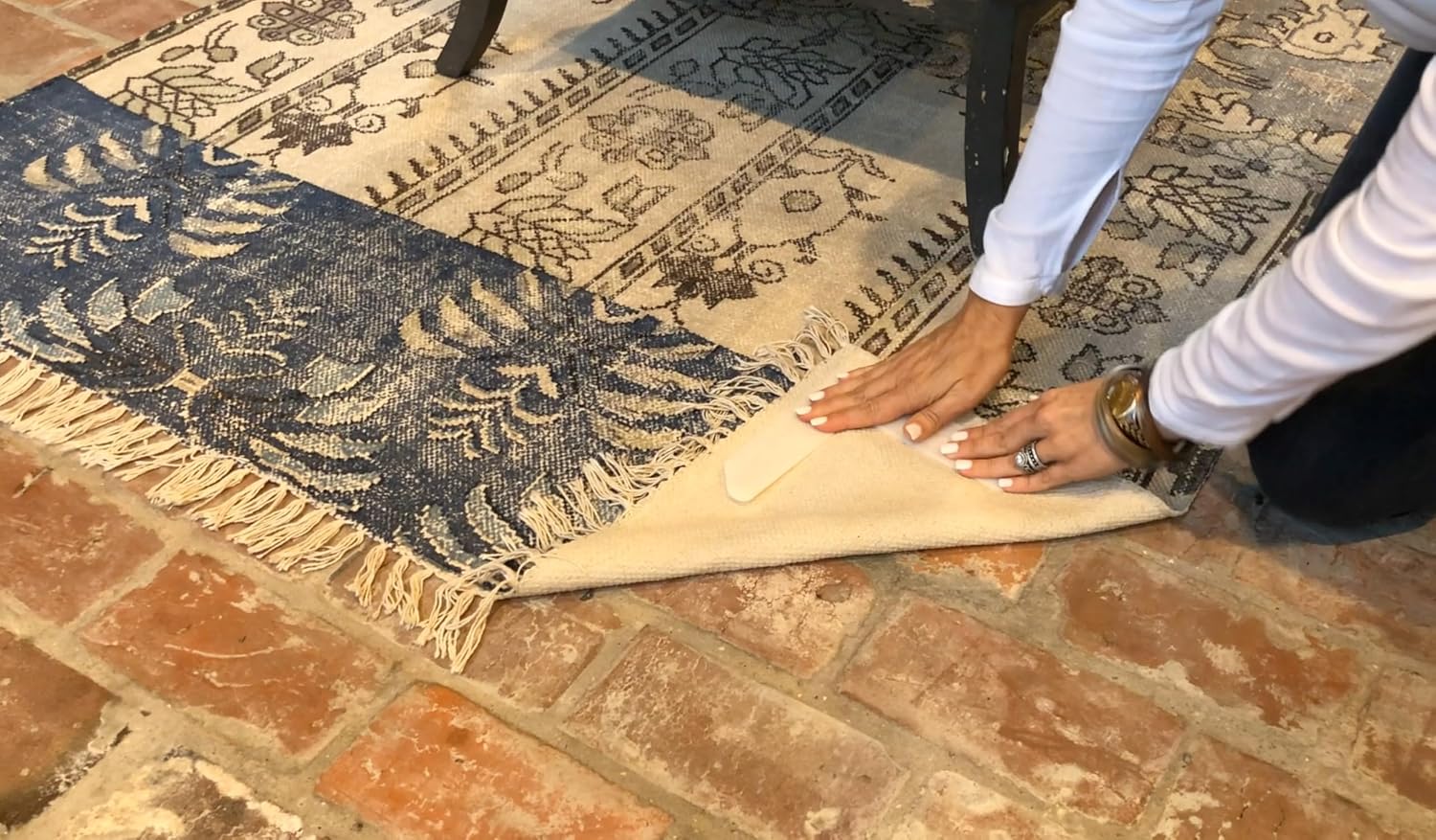 Carpet Curl Stopper Rug Gripper for Corners & Edges – Heavy-Duty Anti-Curl Support, Ultra-Slim Rug-Side Adhesive, Prevents Lifting & Tripping, Floor-Safe, Indoor & Outdoor Use, Pack of 4