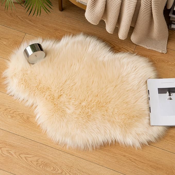 MIULEE Luxury Super Soft Fluffy Area Rug Faux Fur Cloud Shape Rug Decorative by MIULEE