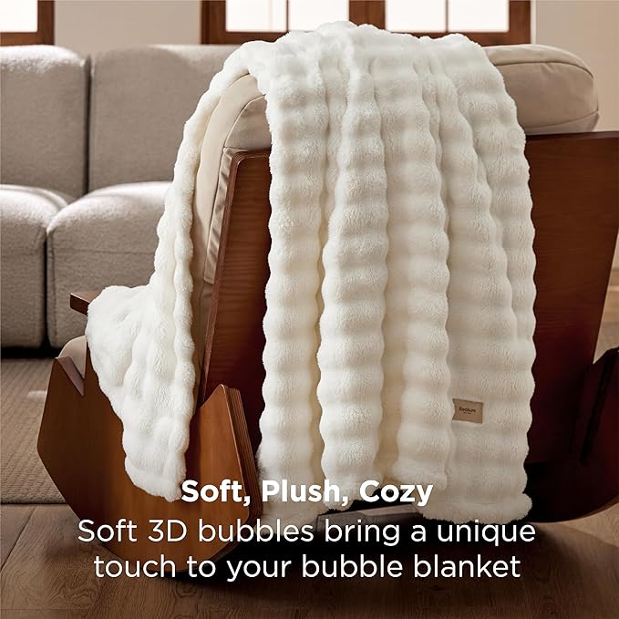 Bedsure 3D Fleece Bubble Blanket - Image 3