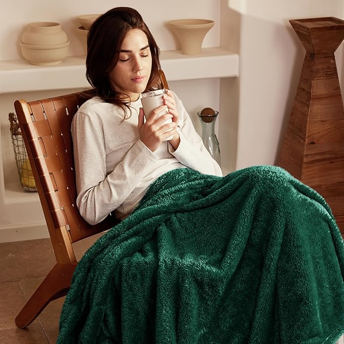 Exclusivo Mezcla Plush Fuzzy Fleece Throw Blanket Extra Large, Super Soft - Image 2