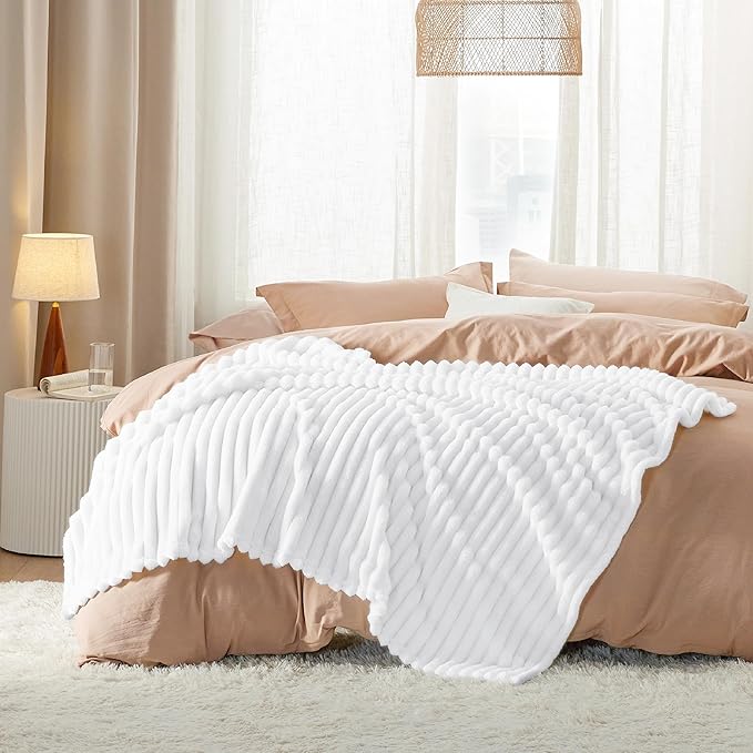 Bedsure GentleSoft White Twin XL Blanket - Image 6
