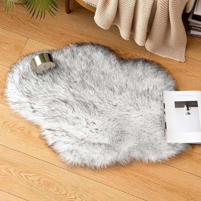 MIULEE Fluffy Rug Soft Shaggy Faux Fur Area Rug Luxury Plush Cloud Shape Carpet by MIULEE