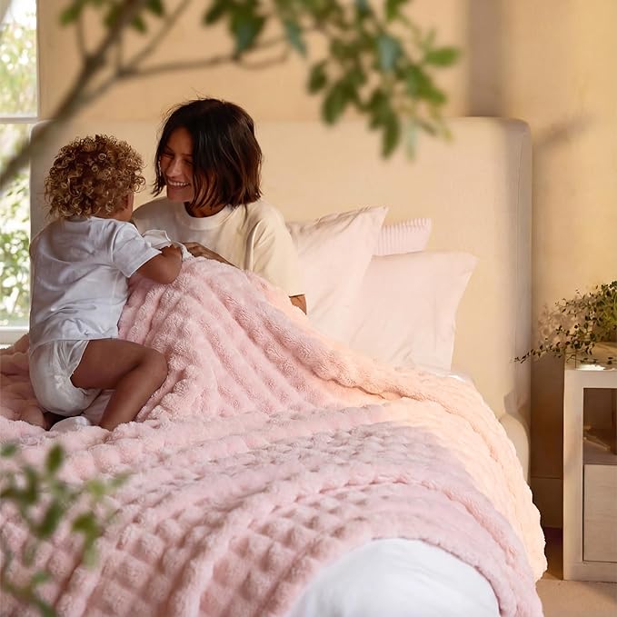 Bedsure 3D Fleece Bubble Blanket - Image 9