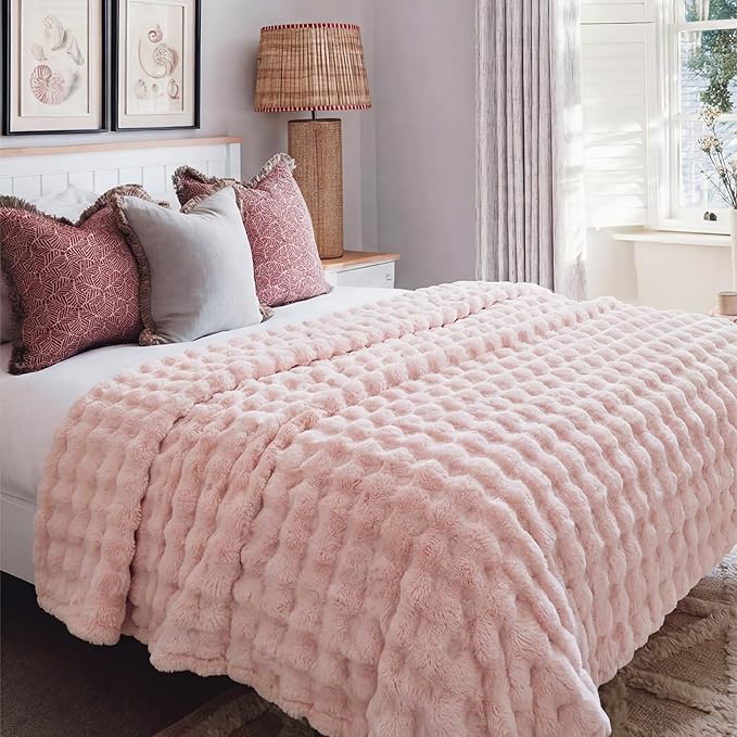 Bedsure 3D Fleece Bubble Blanket - Image 4
