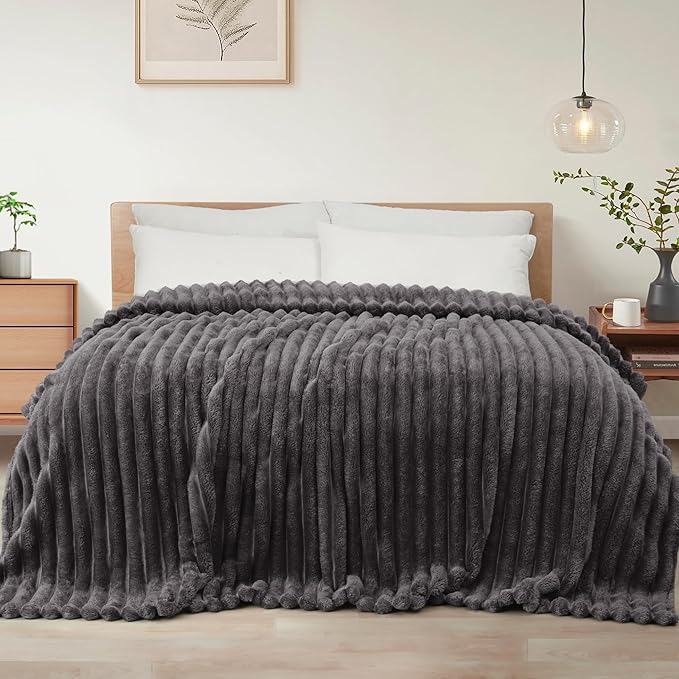 Exclusivo Mezcla King Size Flannel Fleece Blanket, Super Soft Striped Jacquard by ExclusivoMezcla