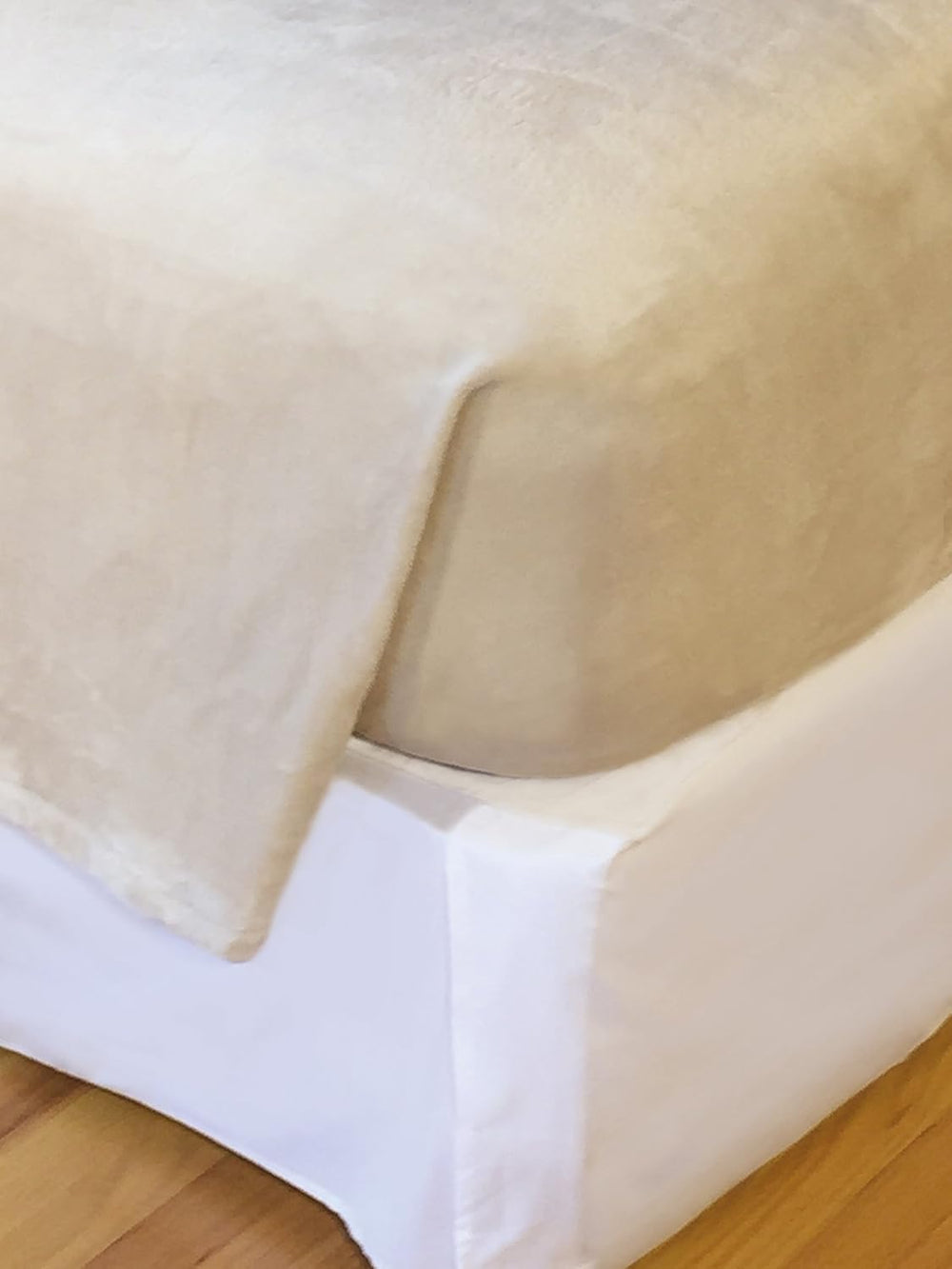 Effortless Bedding Oversized Plush Semi-Fitted Bed Blanket (King, Sand Shell)