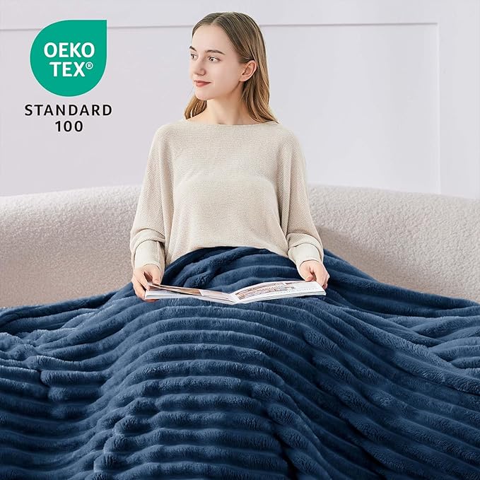 BEDELITE Full Size Blanket for Bed, 300GSM Soft & Warm Fleece Navy Blanket - Image 3
