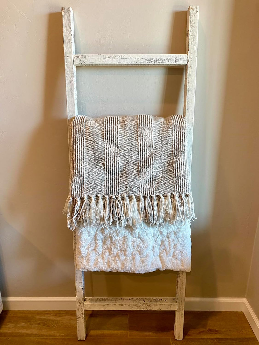 BARNWOODUSA Rustic Farmhouse Decorative Ladder, 72x21x1.63, White Wash | Come...