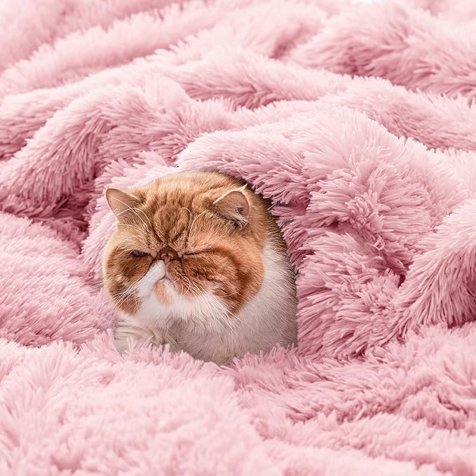 Bedsure GentleSoft Fuzzy Sherpa Faux Fur Twin Blanket Pink Cozy Gifts - Image 4