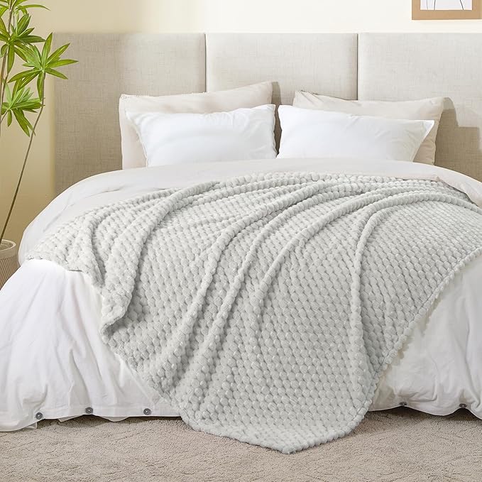 BEDELITE Fleece Blanket Twin for Bed Couch, 3D Jacquard Decorative Light Grey - Image 3