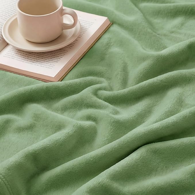 Bedsure GentleSoft Green Throw Blanket - Image 5