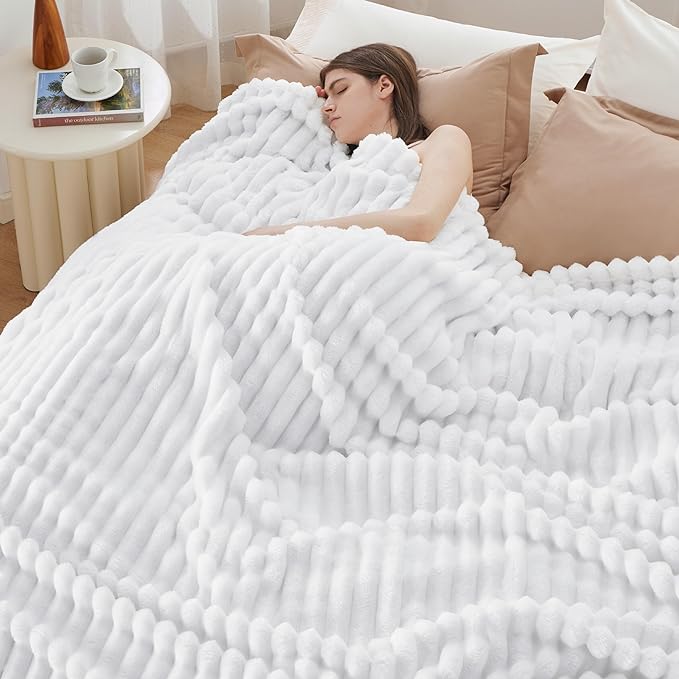 Bedsure GentleSoft Queen Blanket - Image 3