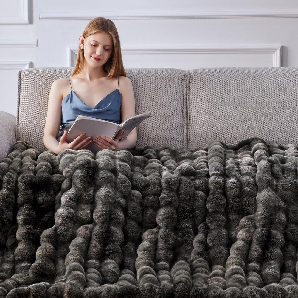 Anysay Faux Fur Throw Blanket, 1000GSM Fluffy Soft Bubble Blanket 50''...