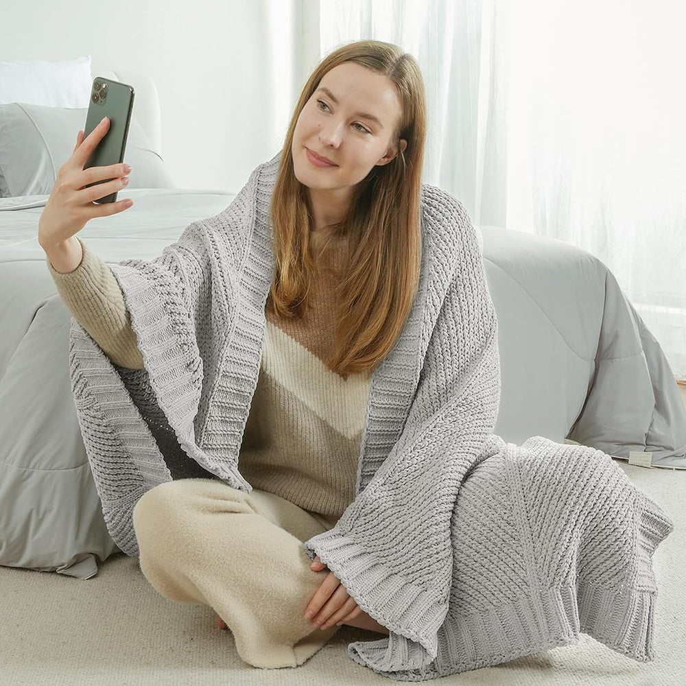 Amélie Home Chenille Knit Throw Blanket for Couch, Light Gray, 50"x60"