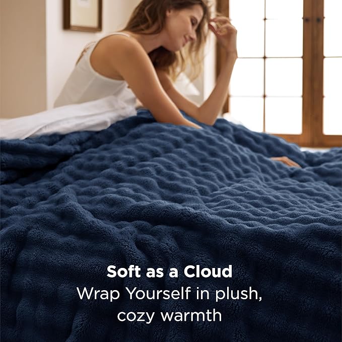 Bedsure 3D Fleece Bubble Blanket - Image 2