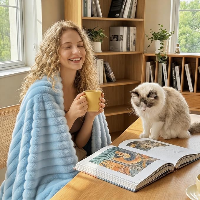 HIMEET Light Blue Ribbed Twin Blanket - Image 5