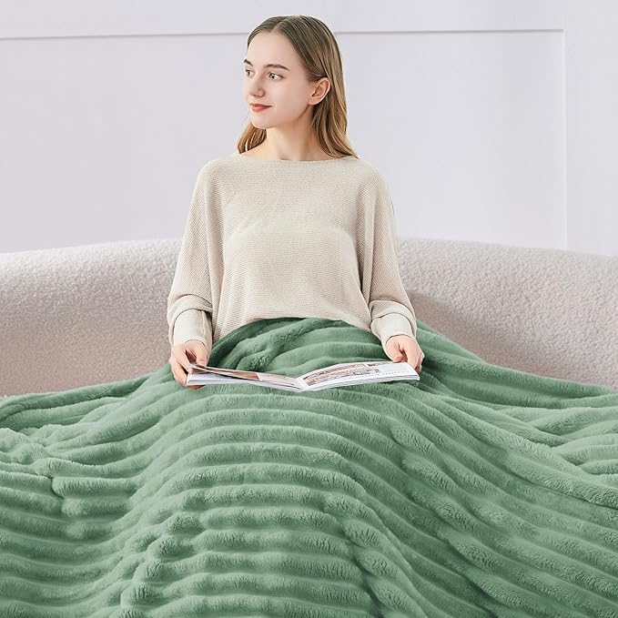 BEDELITE Twin Blanket for Couch & Bed, 300GSM Soft & Warm Fleece Blanket - Image 3