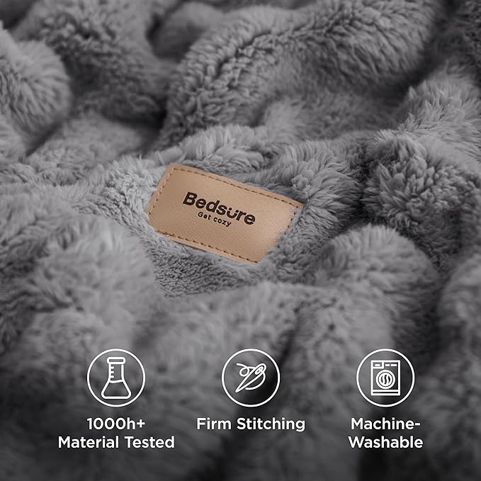 Bedsure 3D Fleece Bubble Blanket - Image 5