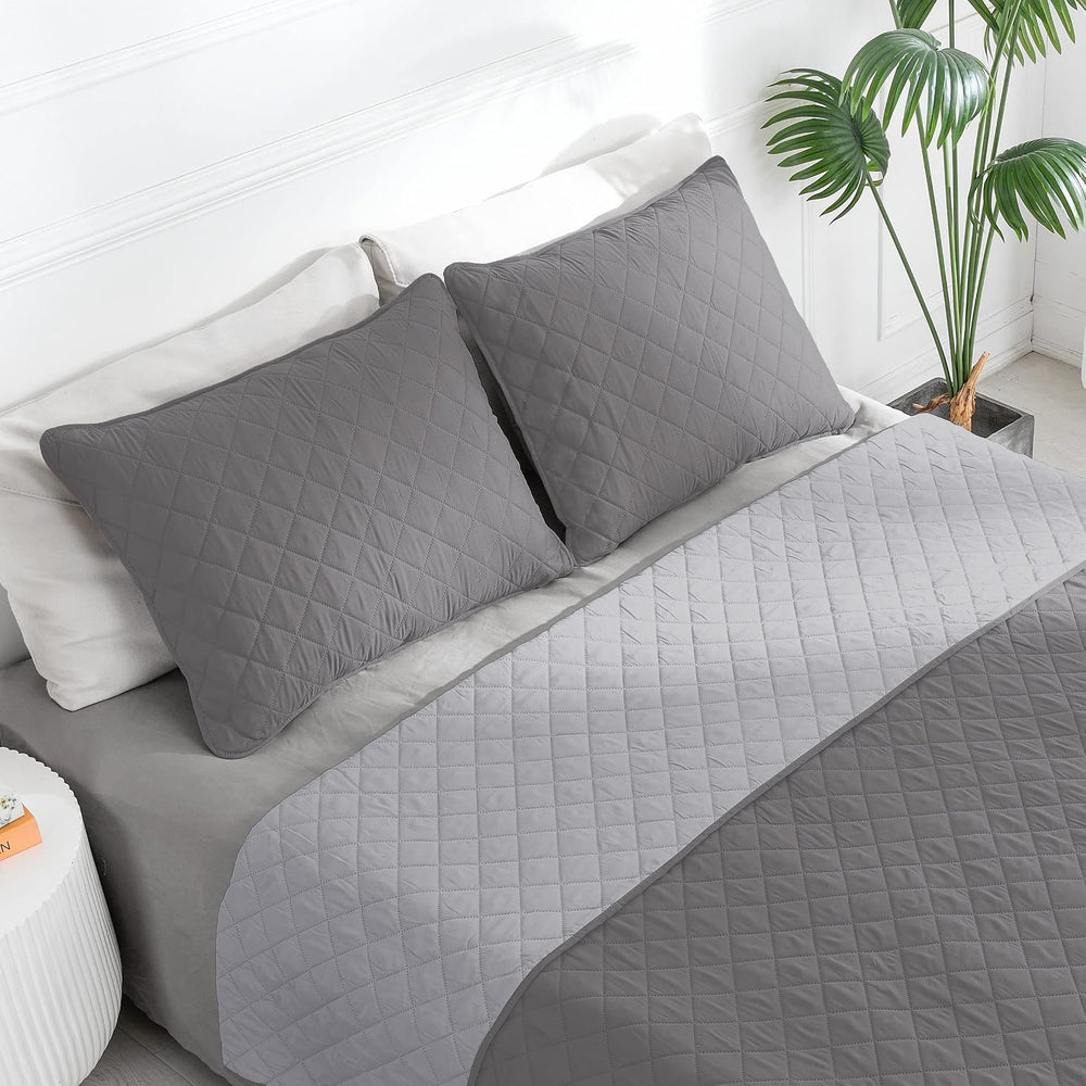 Easy-Going Reversible Quilt Set Full/Queen, Bedspread with 2 Shams