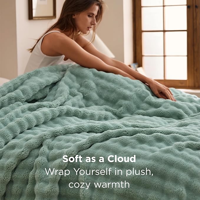 Bedsure 3D Fleece Bubble Blanket - Image 2