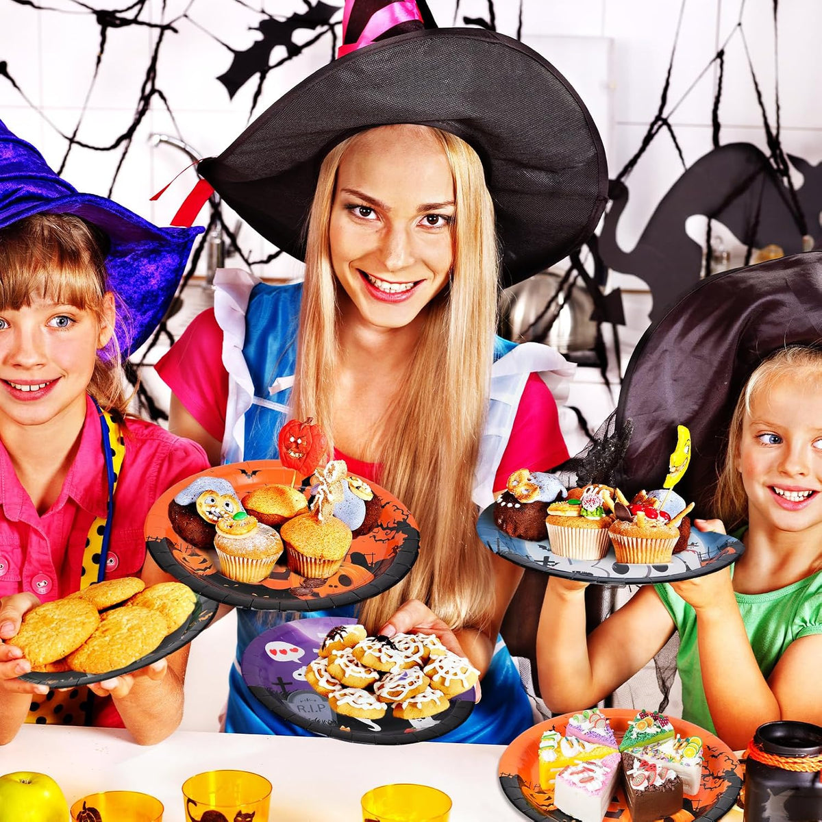 Uiifan 120 Pieces Halloween Round Paper Plates, 9 Inches
