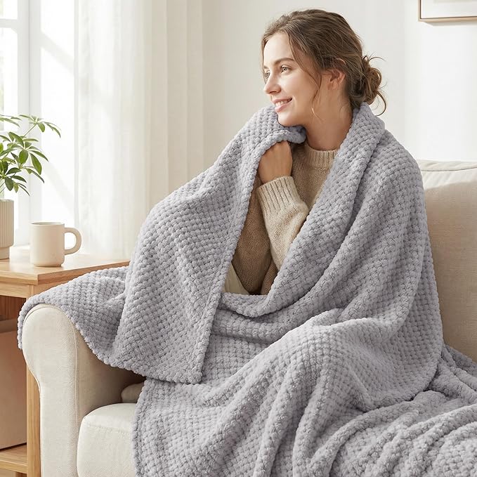 Exclusivo Mezcla Fleece Bed Blanket Twin Size, Super Soft and Warm Blankets - Image 2