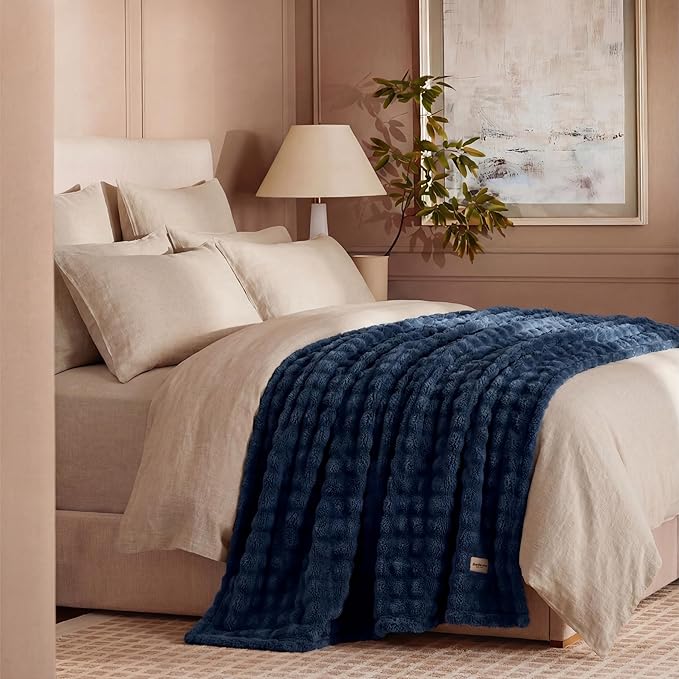Bedsure 3D Fleece Bubble Blanket