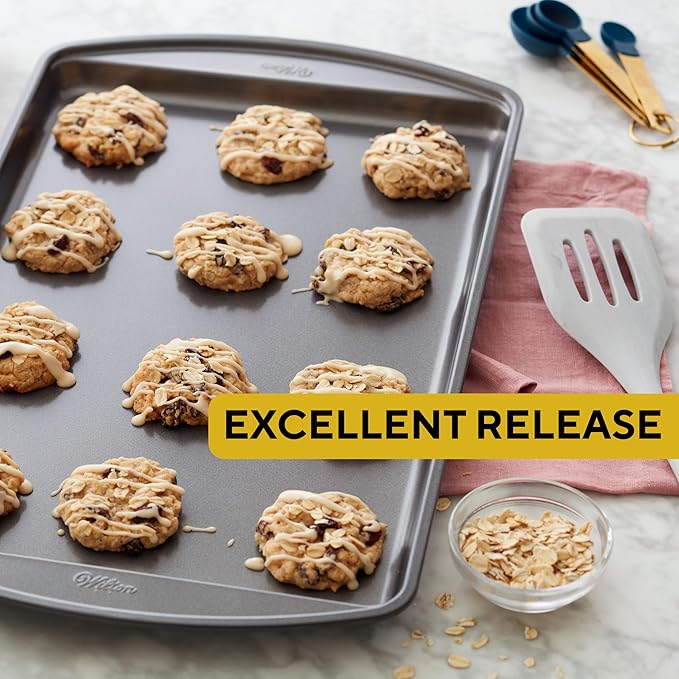 Wilton Perfect Results Nonstick Medium 15 x 10 in Cookie Baking Sheets Set (2...