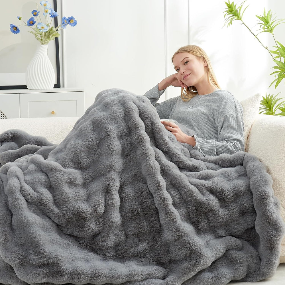 Cozy Bliss Bubble Faux Fur Throw Blanket for Couch, Light Grey, 50"x60&q...