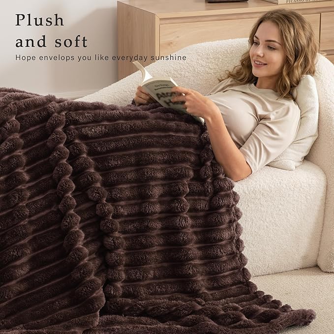 Exclusivo Mezcla Twin Size Flannel Fleece Blanket, Super Soft Striped Jacquard - Image 2