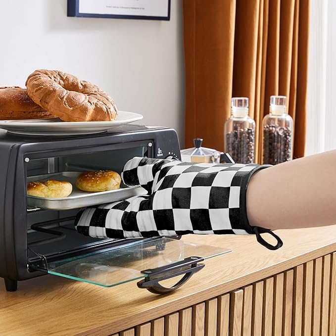 Ohocut Black and White Checkered Oven Mitts Heat Resistant, Vintage Retro - Image 2