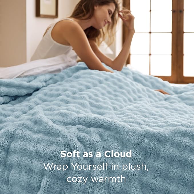 Bedsure 3D Fleece Bubble Blanket - Image 2
