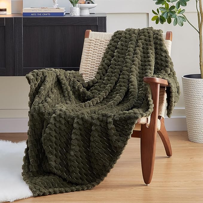 EXQ Home Fleece Throw Blanket for Couch or Bed by EXQHomeTexitleCoLtd