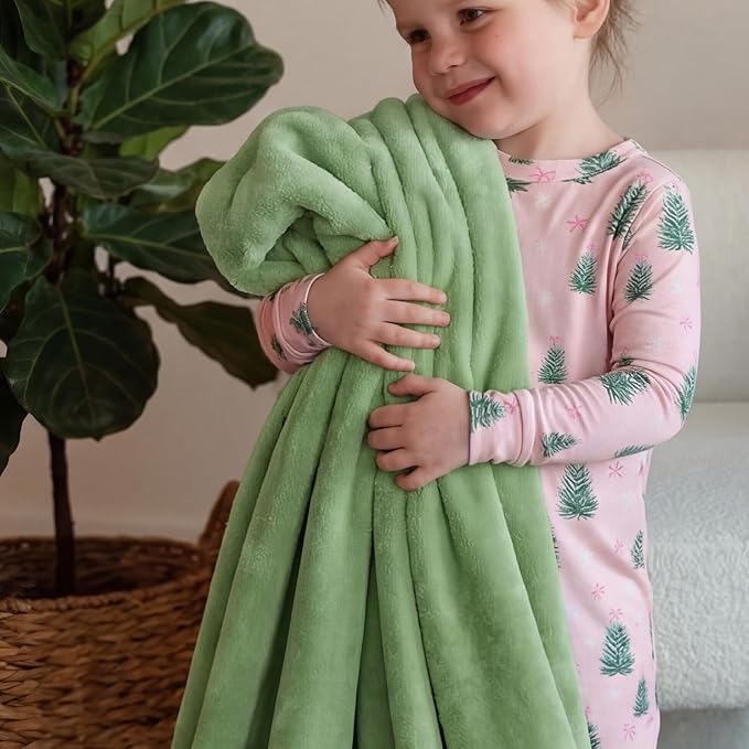Bedsure GentleSoft Fleece Bed Blankets Full Size Green - Image 6