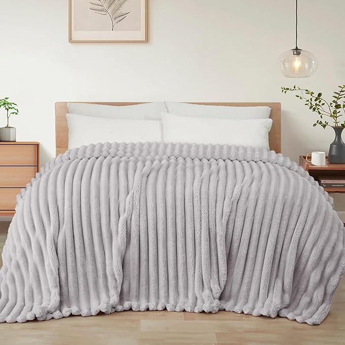 Exclusivo Mezcla Queen Size Flannel Fleece Blanket, Super Soft Striped Jacquard by ExclusivoMezcla