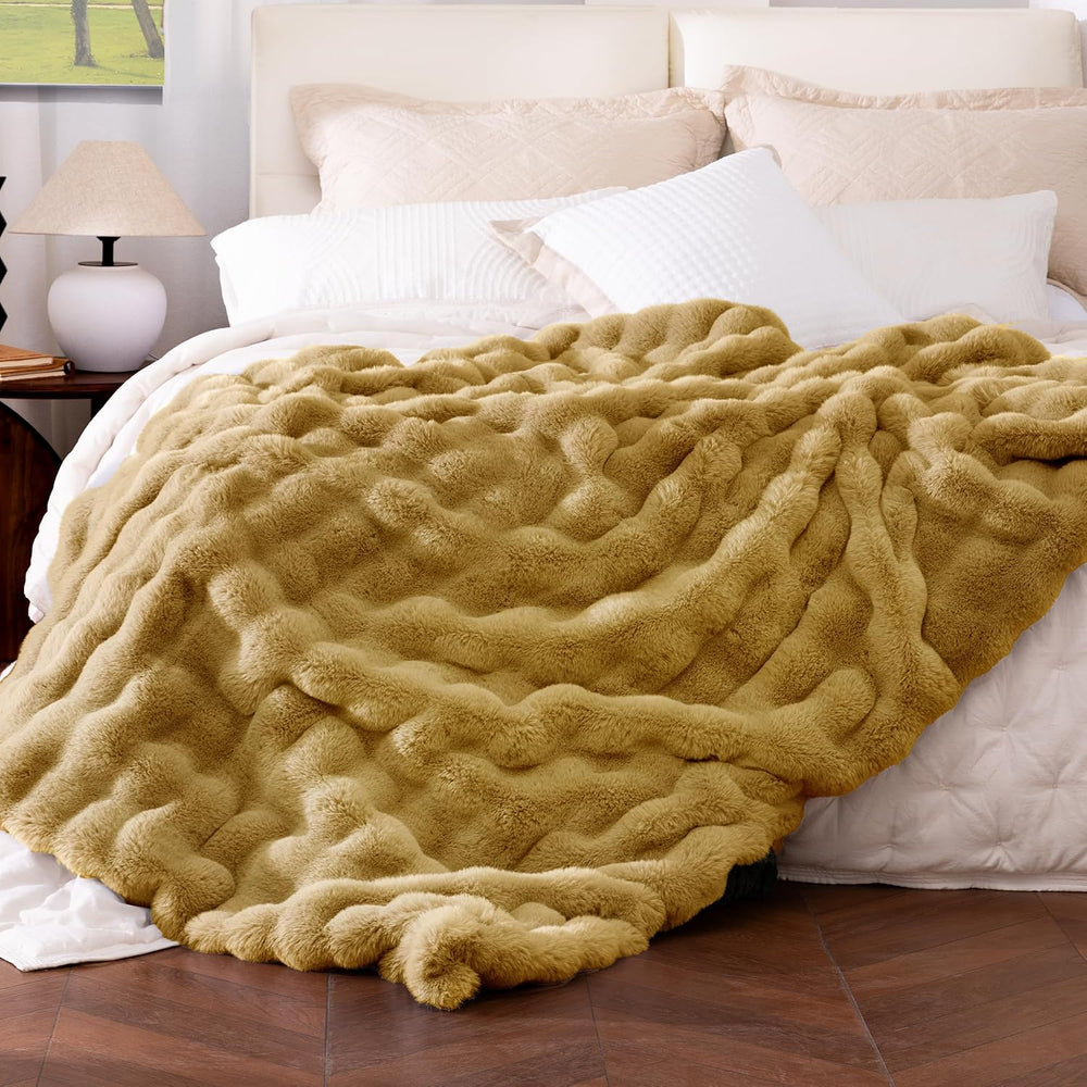 Ultra Soft Cozy Faux Fur Throw Blanket, Fuzzy Plush Thick Bubble Blanket